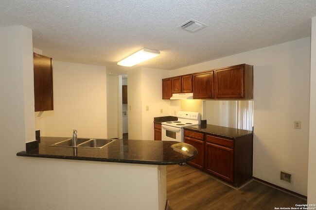 Building Photo - 6943 Sunshine Tree Dr