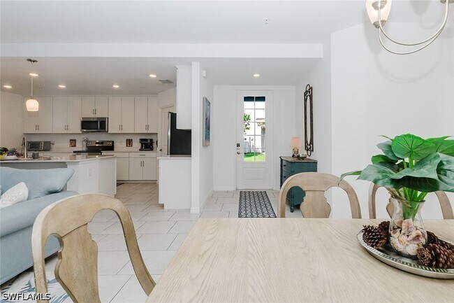 Building Photo - 5739 Oakmont Ct
