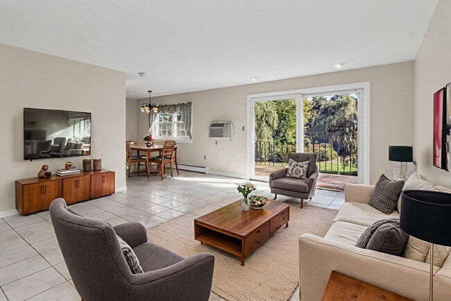 Building Photo - 35 Fernview Ave