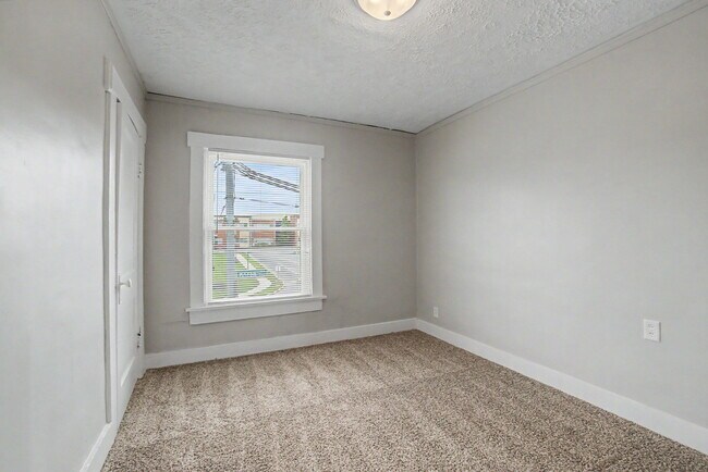 Building Photo - 2600 Wayne Ave