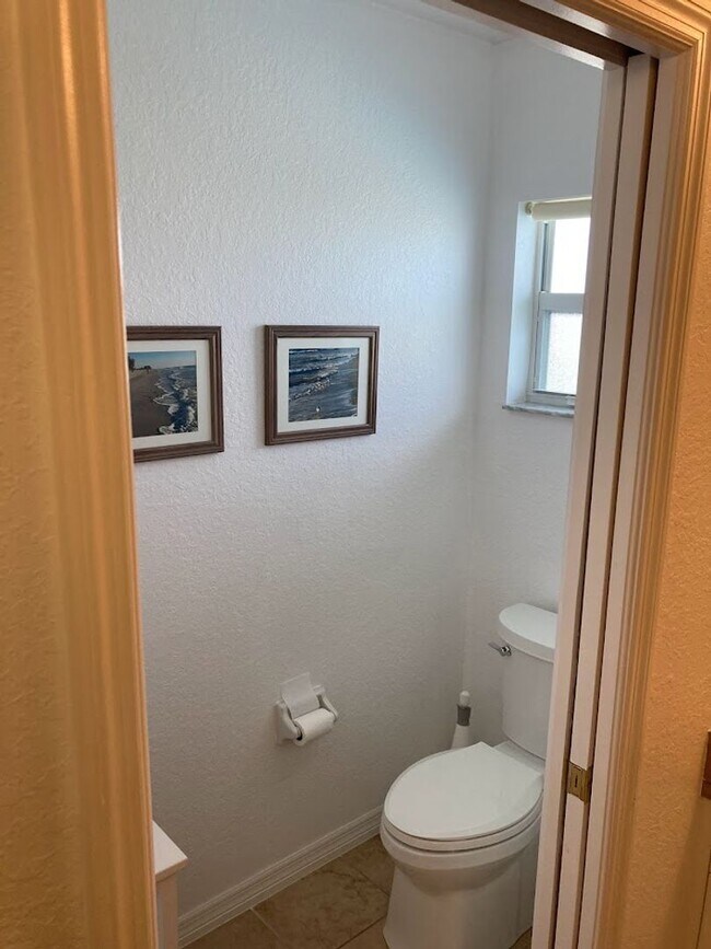 Building Photo - 818 SW 8th Pl