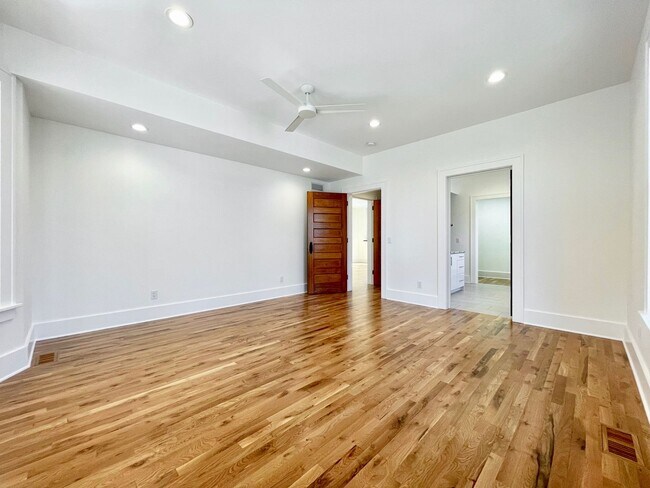 Building Photo - 237 Stuart Ave