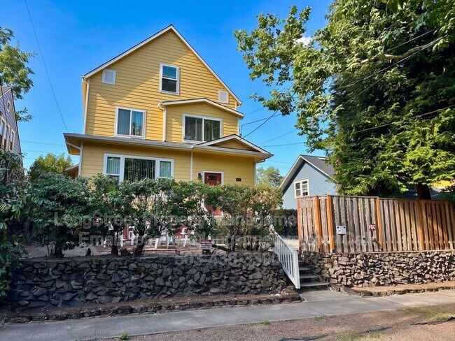 Building Photo - 2625 NE Clackamas St