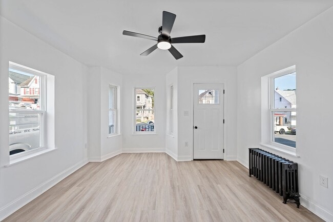 Building Photo - Newly Renovated 4-Bedroom, 2-Bath Home wit...