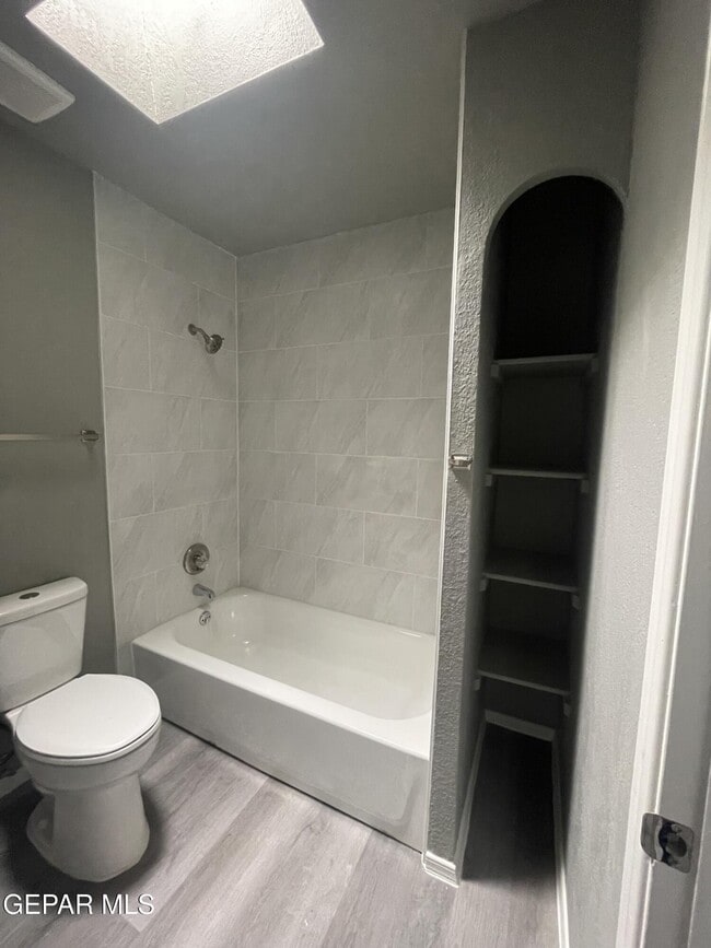 Building Photo - 1716 Dean Martin Dr