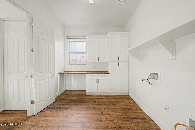 Building Photo - 2083 E Scorpio Pl