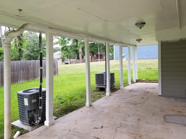 Building Photo - 1305 St Lawrence River Rd