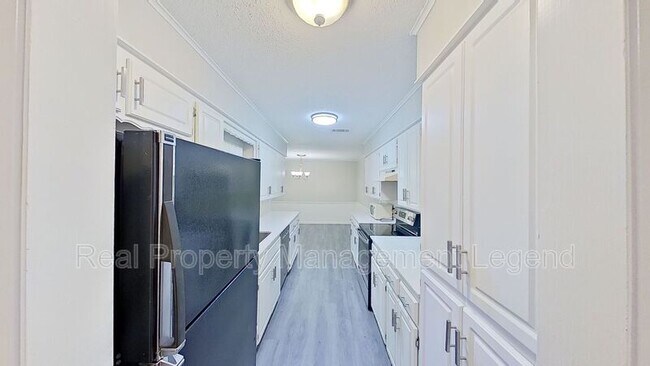 Building Photo - 821 W Woodard St