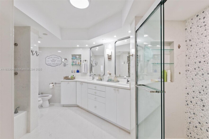 Building Photo - 3598 Yacht Club Dr