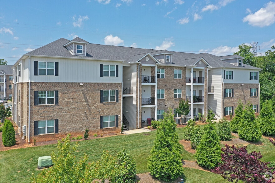 Building Photo - Retreat at the Park