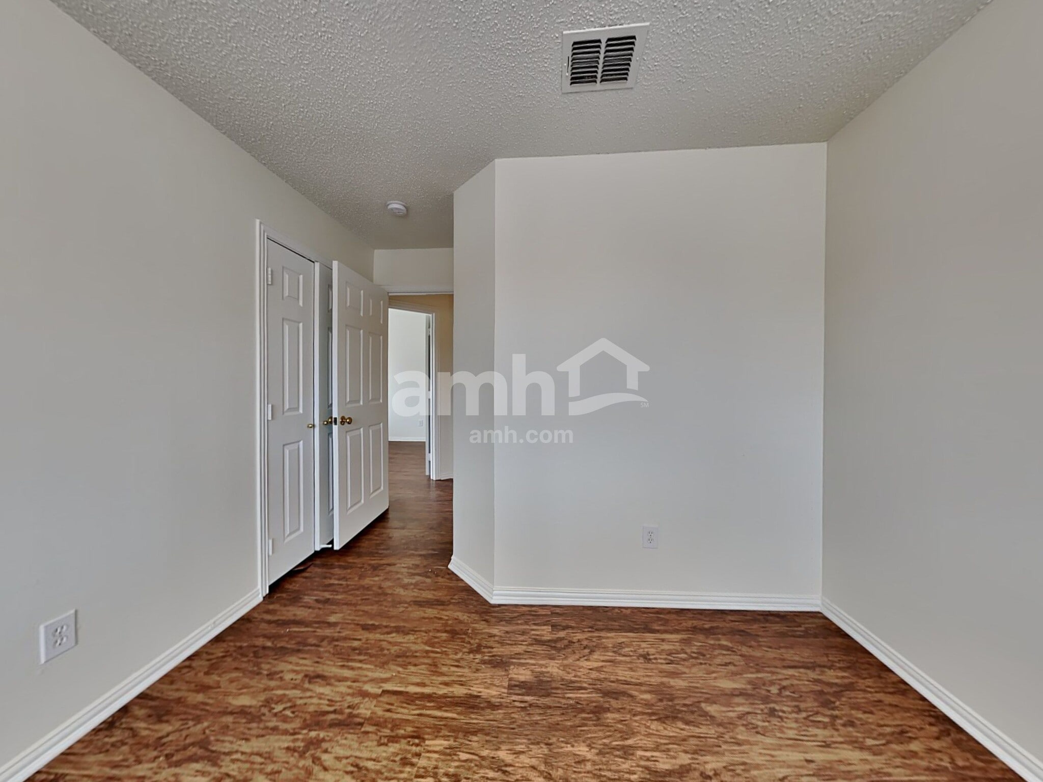 Building Photo - 2510 Valley Creek Dr