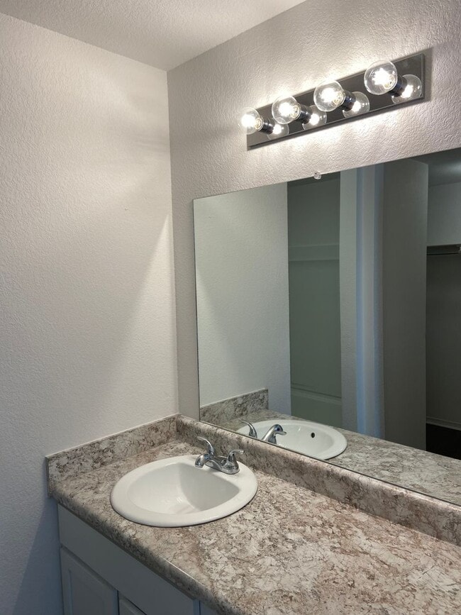 Building Photo - Don't Miss Out! — Stylish 3 Bed, 2 Bath Home in Faulkner Crossing