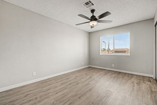 Building Photo - 2 Bedroom Condo just off Summerlin Pkwy w/ views of pool