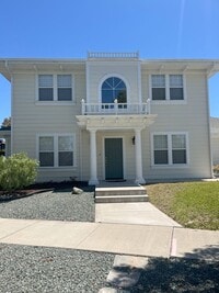 Building Photo - Available Now – 4 Bedroom Home in Desirabl...