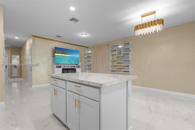 Building Photo - 1130 SW 6th Ct