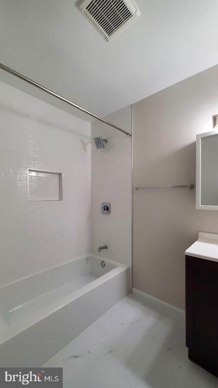 Building Photo - 18308 Streamside Dr