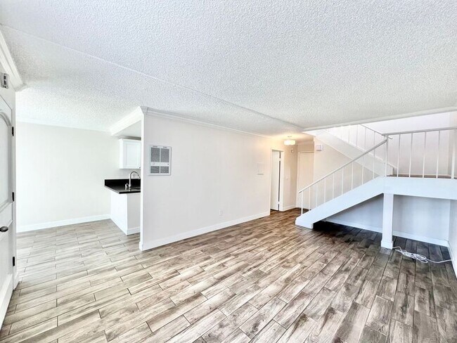 Building Photo - 4455 Vision Dr