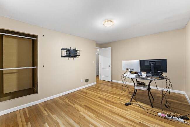 Building Photo - 35 Lanewood Ave