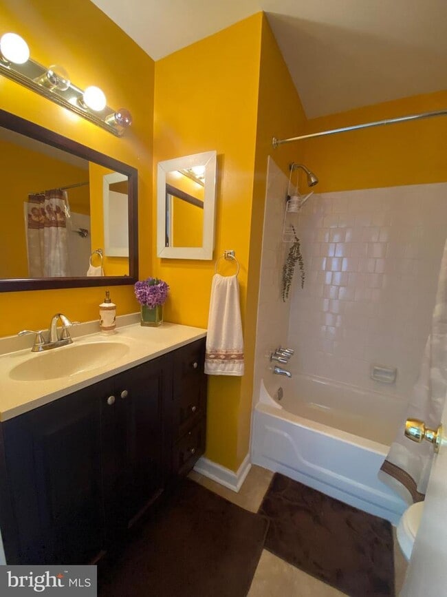 Building Photo - 8207 Stationhouse Ct