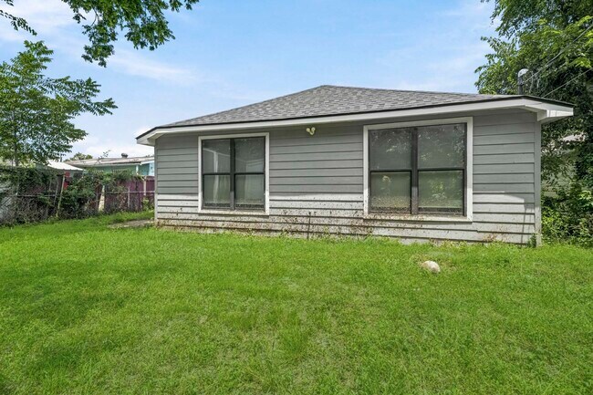 Building Photo - 5030 Rapido Rd