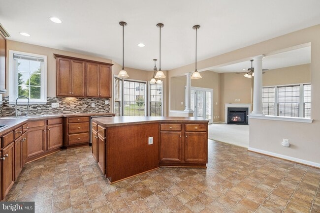 Building Photo - 9036 Woodpecker Ct