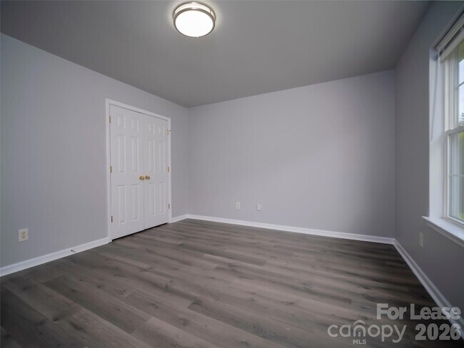 Building Photo - 1030 Boxelder Ln