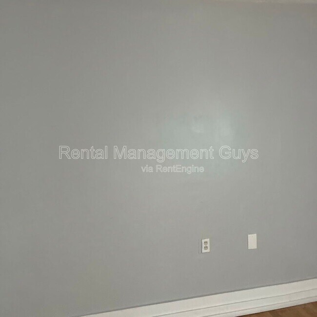 Building Photo - 2110 Fremont Ave N