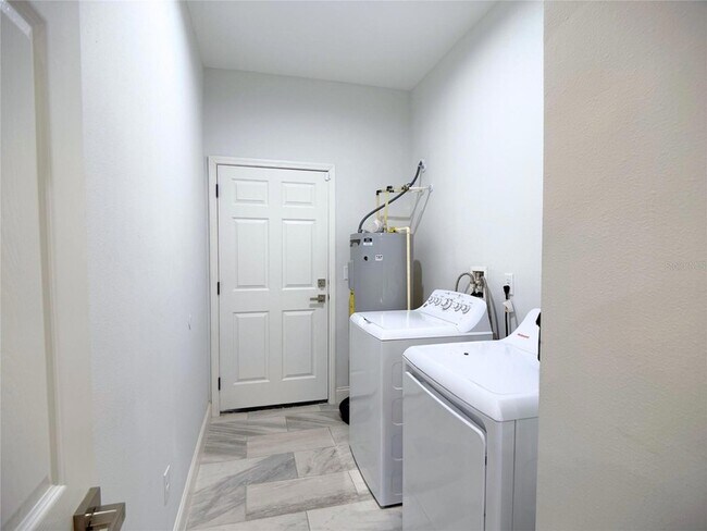 Building Photo - 2324 SW 168th Loop