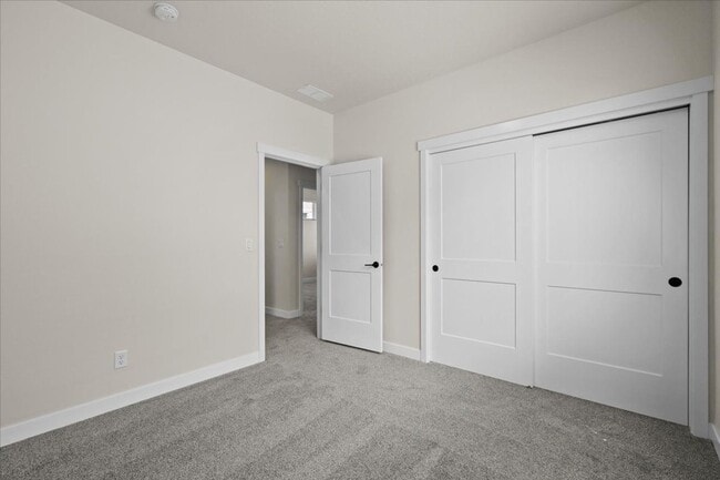Building Photo - Spacious 4-Bedroom Home with Modern Comforts