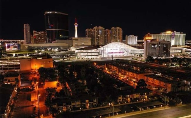 Building Photo - Move-In Ready, Fully Furnished Condo – Prime Strip Location