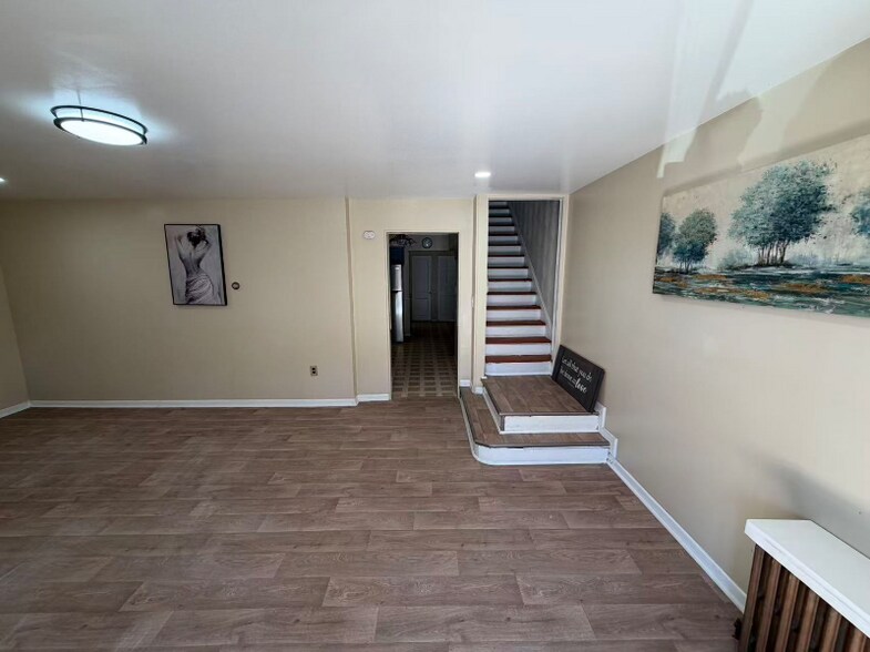 Building Photo - 1920 Middle St