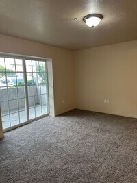 Building Photo - Green River 3 bed 2 bath Condo