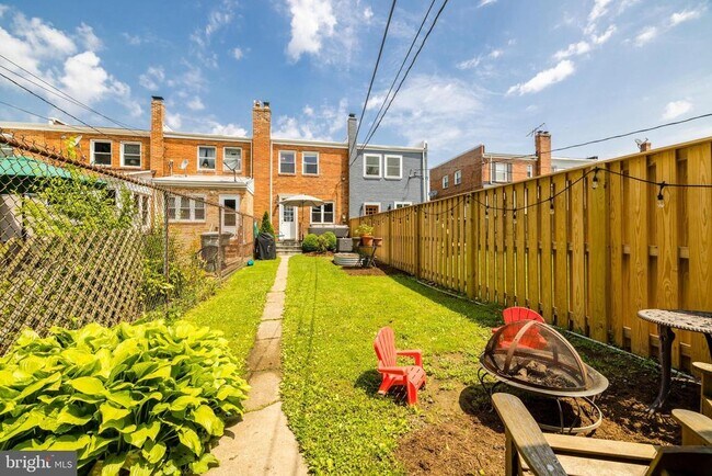 Building Photo - 241 Lynhaven Dr