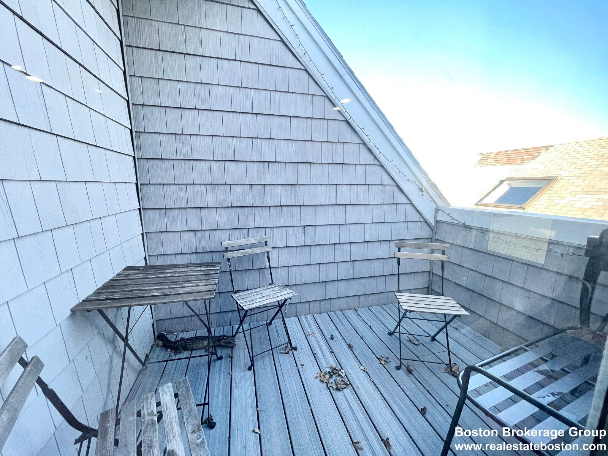 Building Photo - 23 Iroquois St