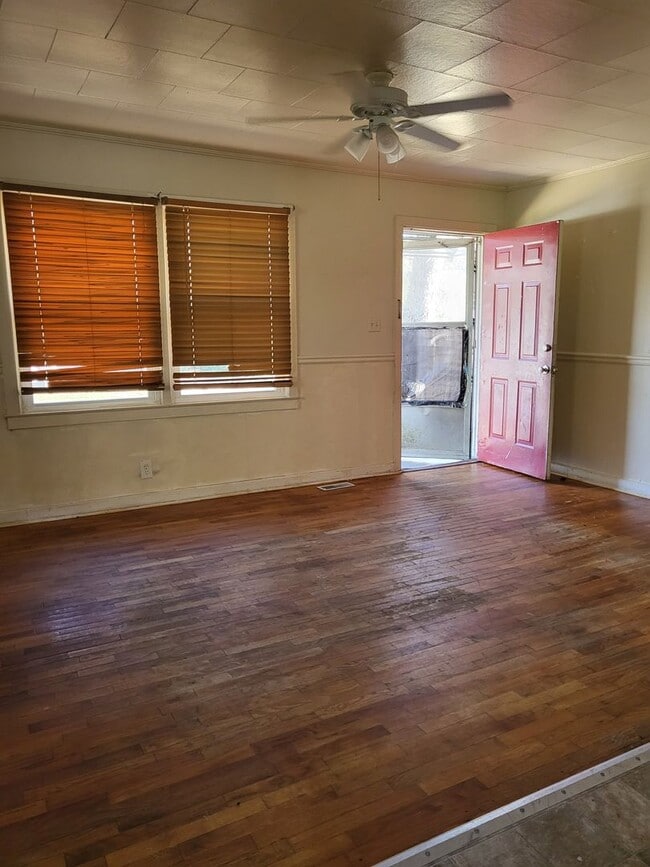 Building Photo - Cottage