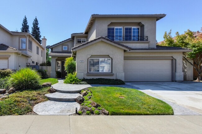 Primary Photo - Great Location! Clean, Renovated, Beautifu...
