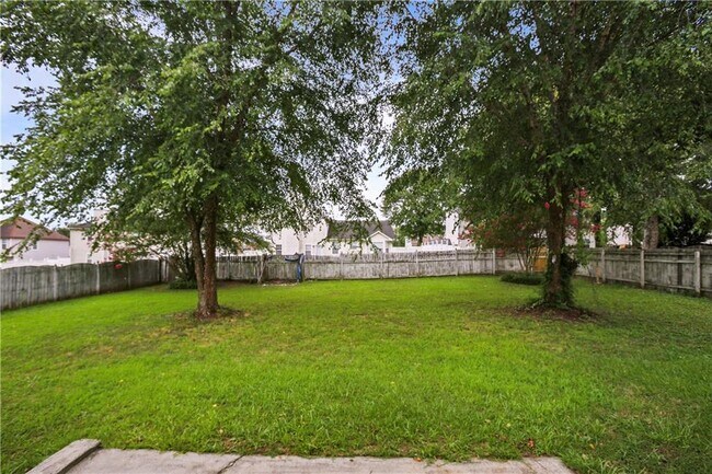 Building Photo - 2224 Eagles Nest Cir