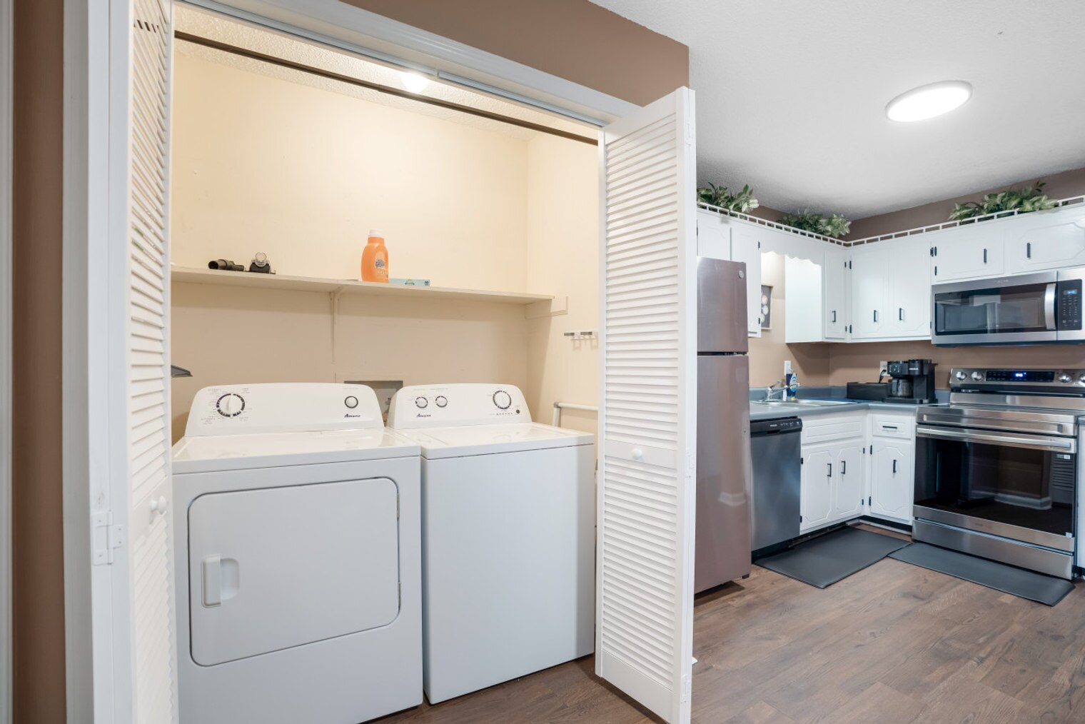 Building Photo - 284 Raleigh Dr