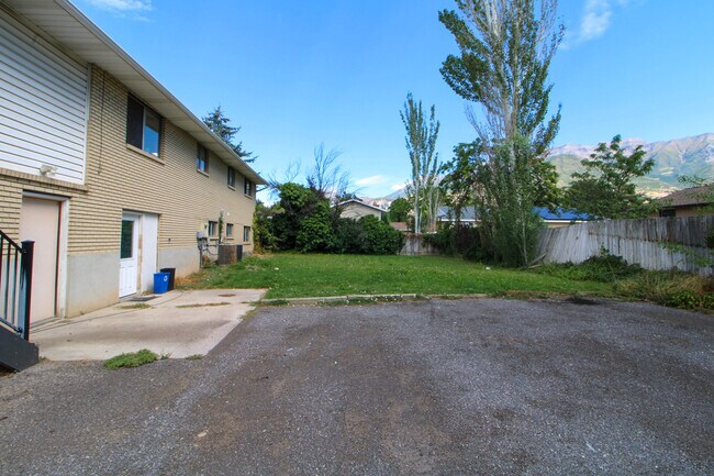 Building Photo - Orem Home