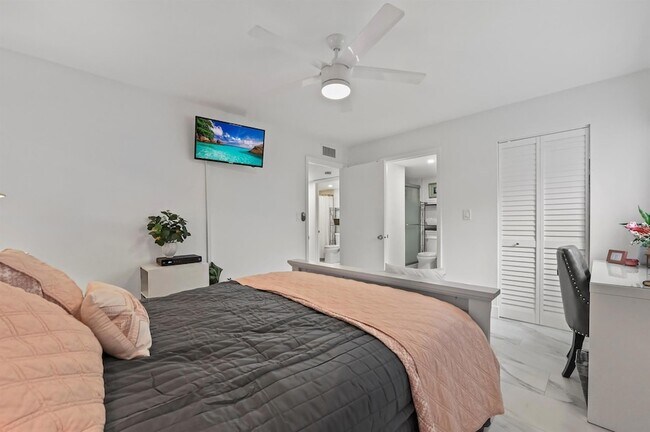 Building Photo - 15449 Lakes of Delray Blvd