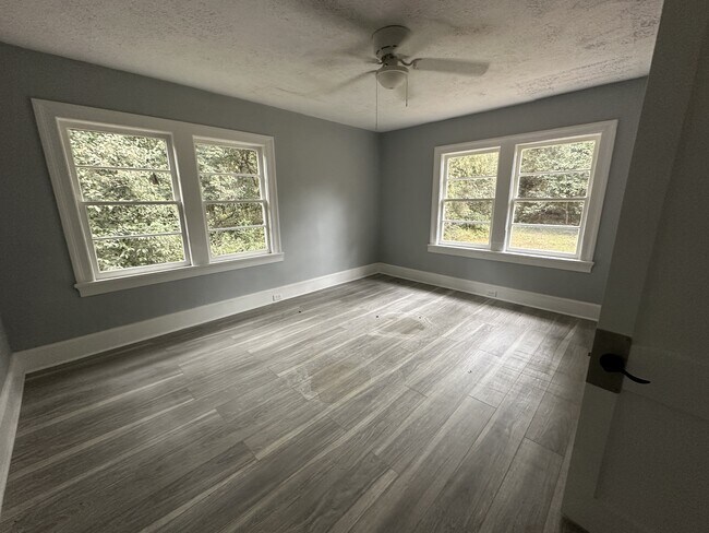 Building Photo - 129 Cox Cir