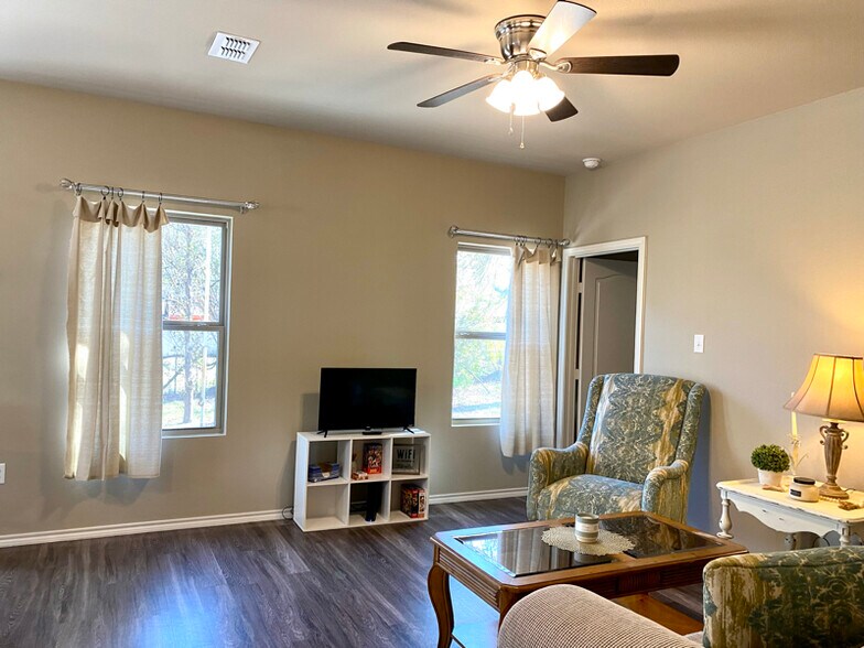 Building Photo - 798 Madison St