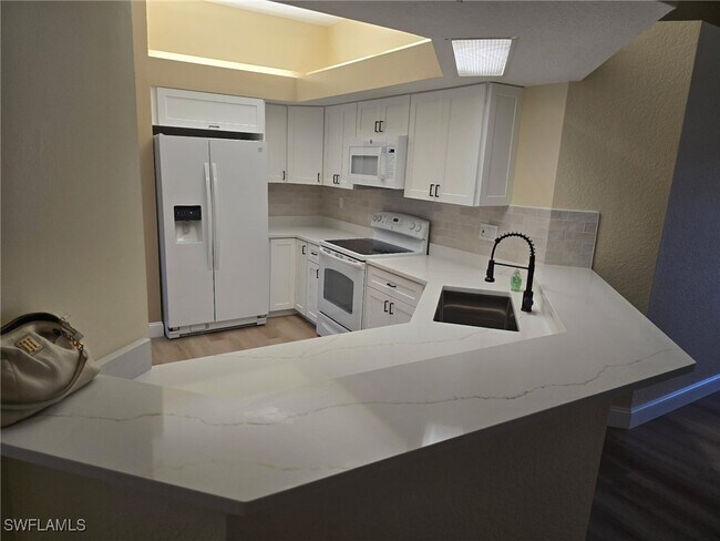 Building Photo - 6918 Satinleaf Rd N