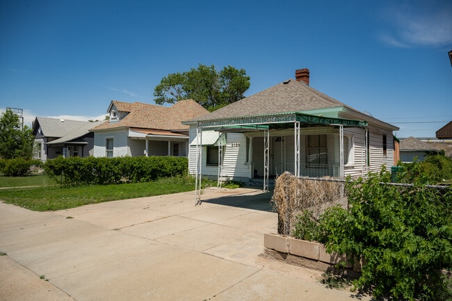 Building Photo - 2120 E Evans Ave