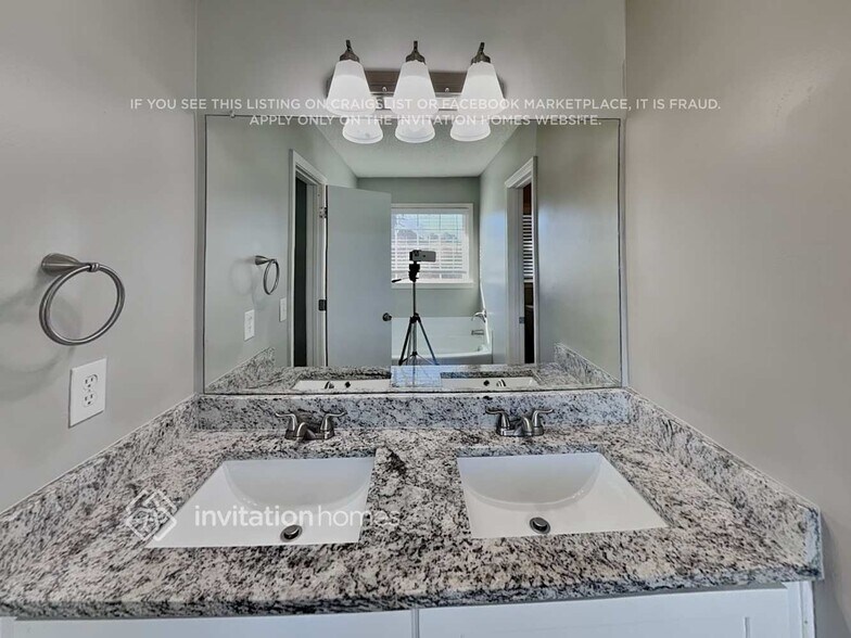 Building Photo - 4145 Fox Chase Dr