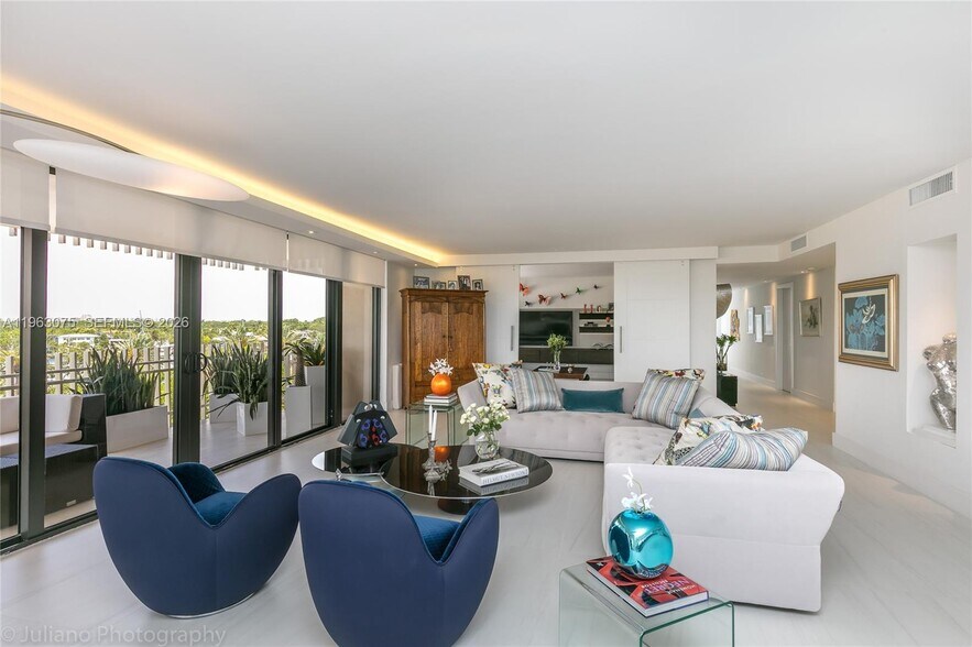 Building Photo - 3 Grove Isle Dr