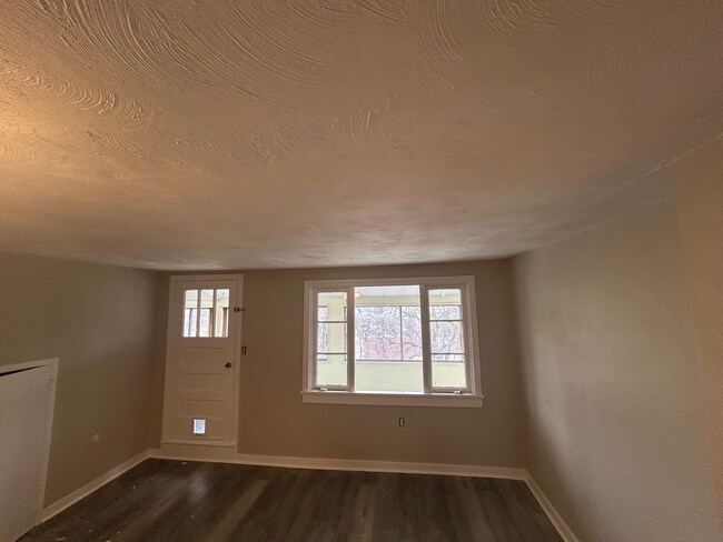 Building Photo - 335 S Lincoln Ave