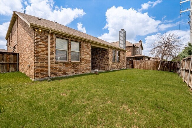 Building Photo - 1305 Lone Pine Dr