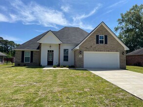Building Photo - Gorgeous 2021 Home