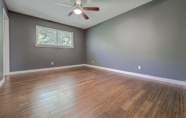 Building Photo - 5508 Pine Pl